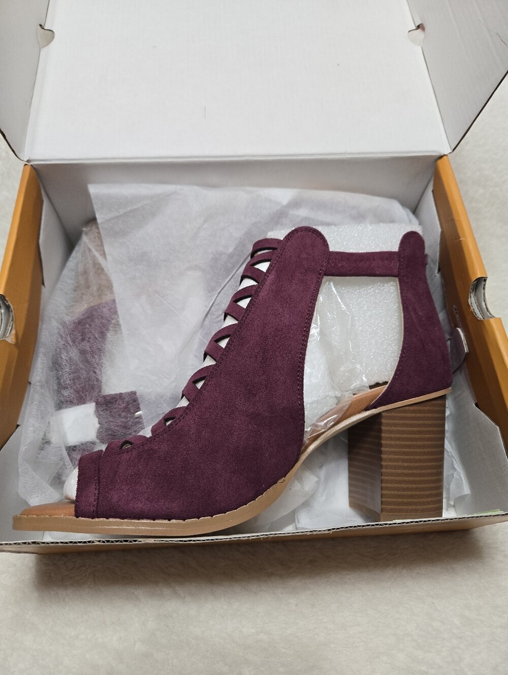 Liyuandi Purple Open Toed Zipper Back Strappy Heels NIB Size: 9